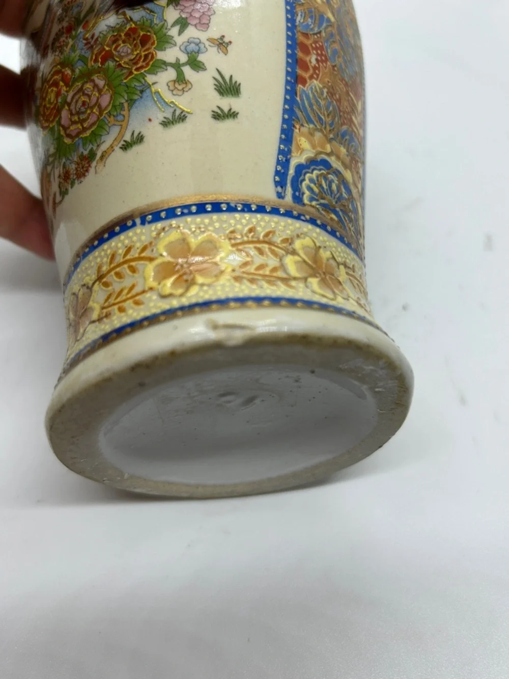 LARGE  SATSUMA 10-INCH HAND PAINTED  MID-20TH CENTURY VASE AMAZING ARTWORK!